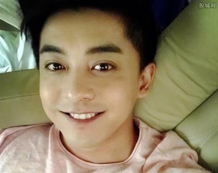 李佳航万茜是什么关系 揭秘荧幕情侣的私下关系