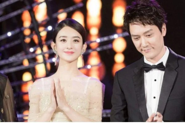 有哪些明星公布恋情的时候，微博崩了？