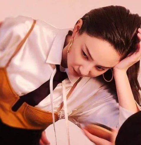 郑希怡和郑少秋是父女关系吗,两人真实关系揭秘