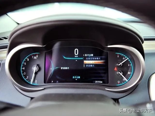 2013款的别克君越内饰,你认为放到如今属于什么档次?