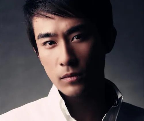 华汉的女朋友景甜被传潜规则  其土豪身家背景揭秘