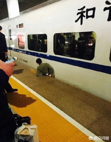 南京南站一男子跳轨换站台，被进站列车挤压身亡，你认为是什么原因？