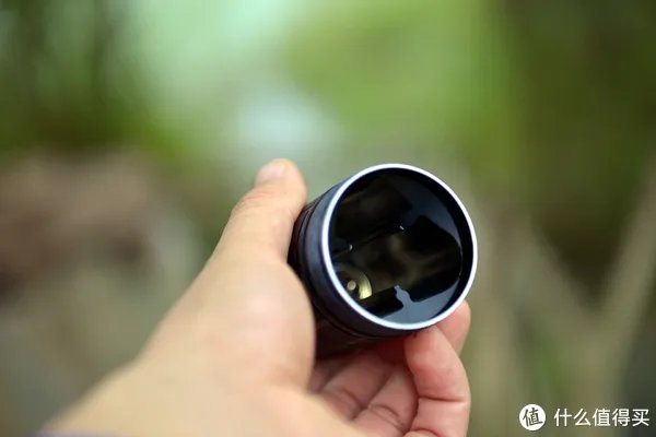 穿盔甲，入疆场，所向披靡。脱战袍，还本色，玉树临风。