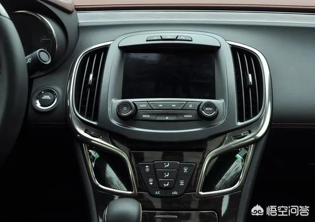 2013款的别克君越内饰,你认为放到如今属于什么档次?