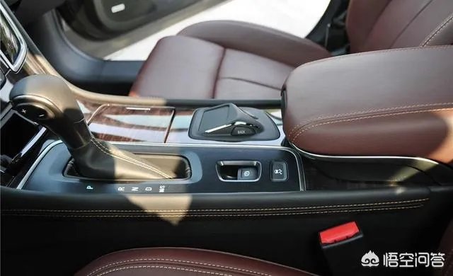 2013款的别克君越内饰,你认为放到如今属于什么档次?