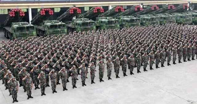 一个集团军有哪些编制？多少兵力？