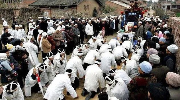 摸死去人的手不好吗 人死后不能摸死人手为什么