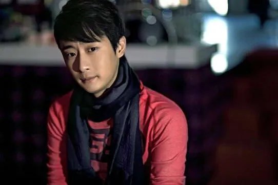 演员李滨的家庭背景是什么？