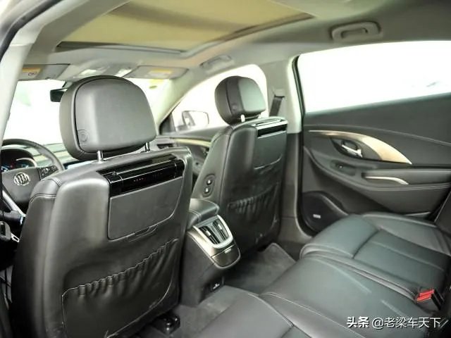 2013款的别克君越内饰,你认为放到如今属于什么档次?