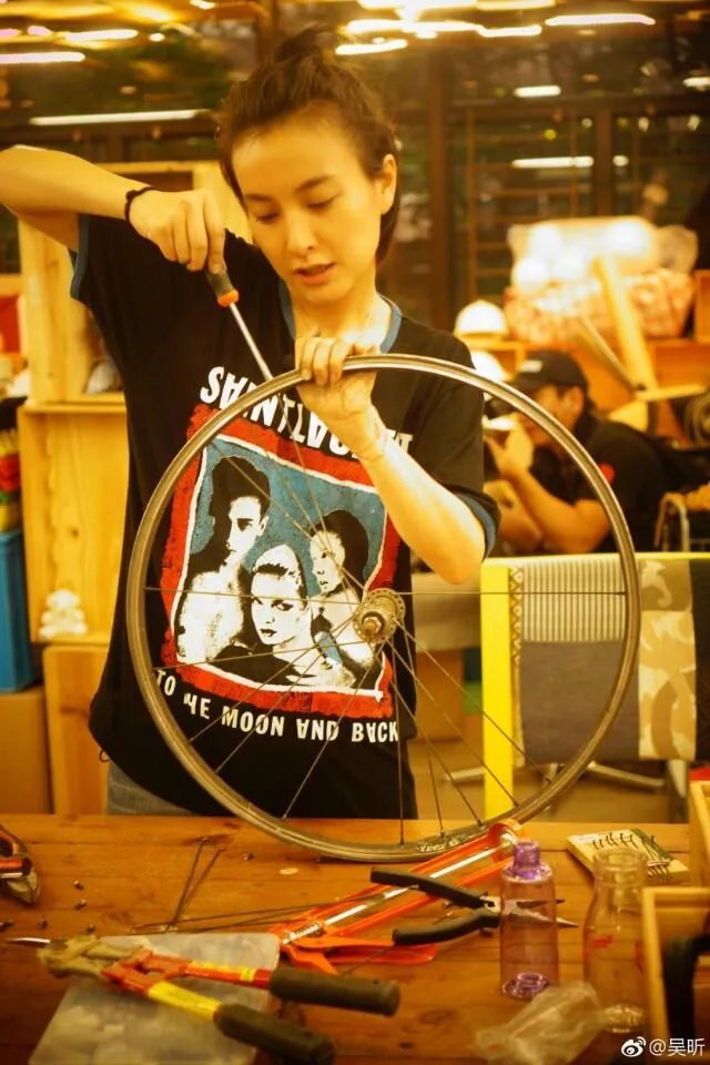 吴昕微博晒自拍并附文“拍出全智贤的感觉了吗”，你怎么看？