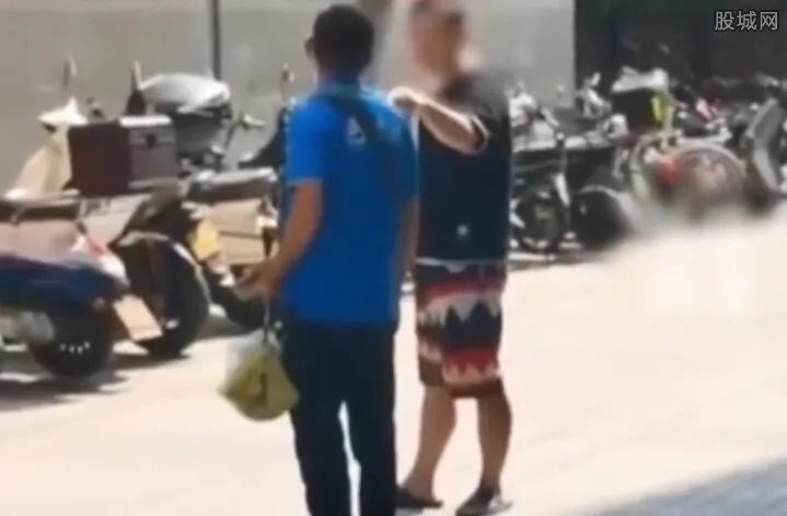 男子强迫外卖员给狗道歉 警方通报这样处理的