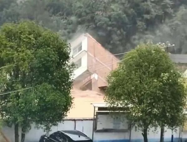 湖南怀化暴雨致一整栋楼被洪水冲走,当地官方会如何处理这件事?