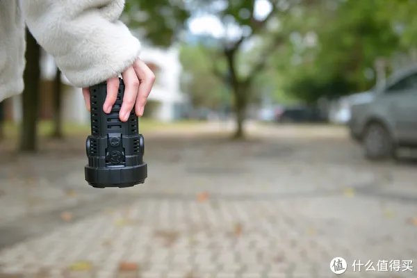 穿盔甲，入疆场，所向披靡。脱战袍，还本色，玉树临风。