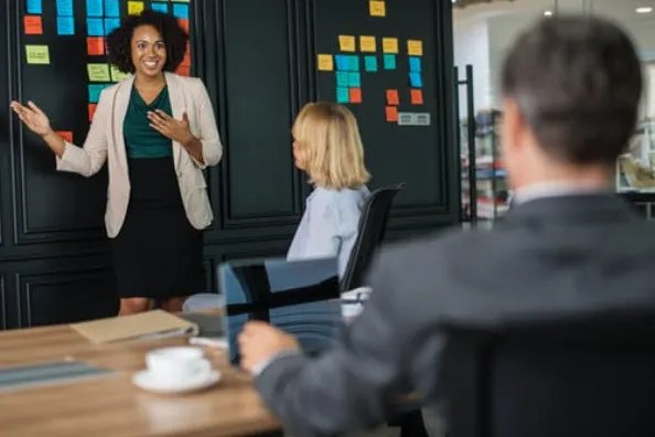 离职员工盗刷客户账户，公司是否应该负主要责任？