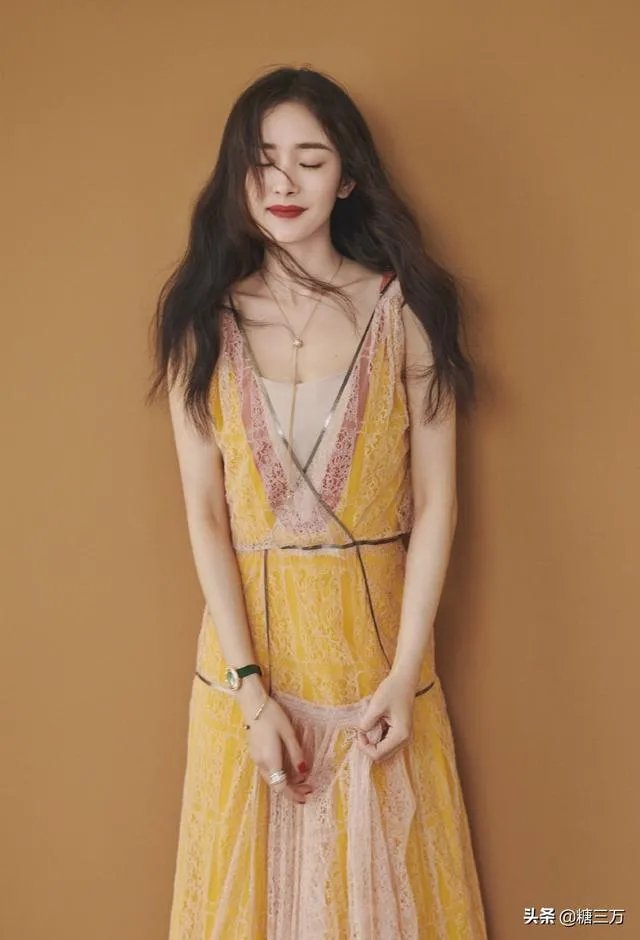 “淡黄色的长裙，蓬松的头发”都有哪些时尚穿法？