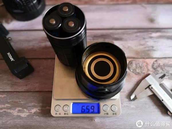 穿盔甲，入疆场，所向披靡。脱战袍，还本色，玉树临风。