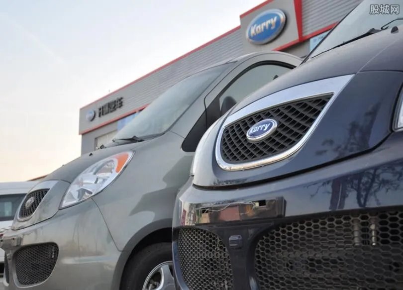 男子遭天价拖车费 拖车一分钟竟收费一千