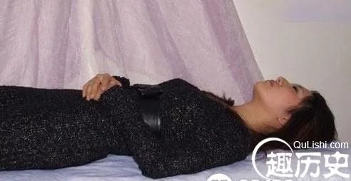 男子掘墓藏26具女尸当玩偶 惊呆众人