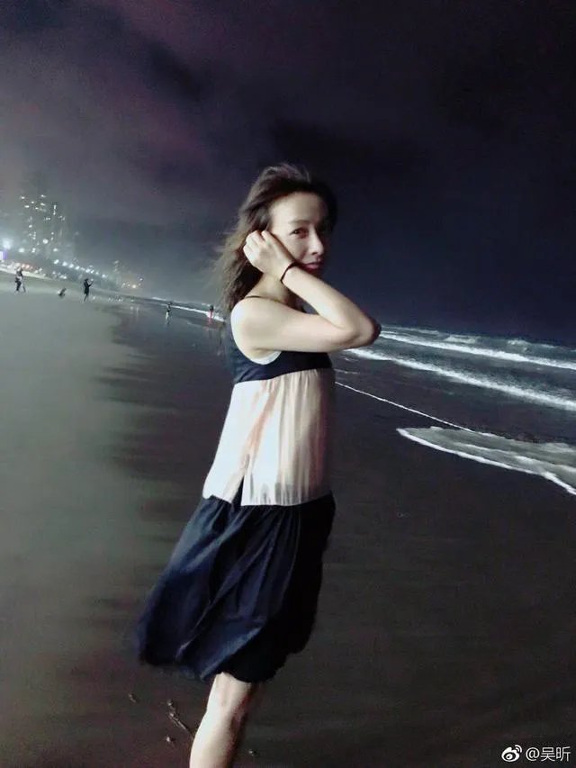 吴昕微博晒自拍并附文“拍出全智贤的感觉了吗”，你怎么看？