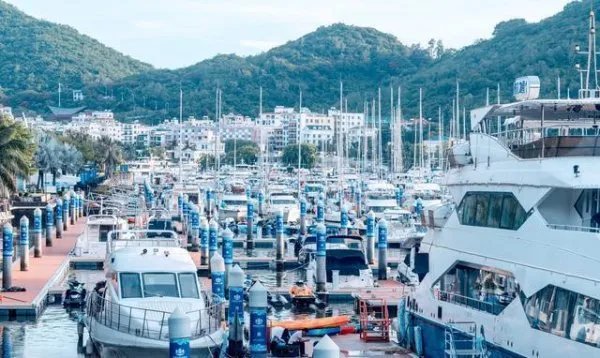 有惊鸿般的夜景，三亚海天盛筵港真的美女如云吗？