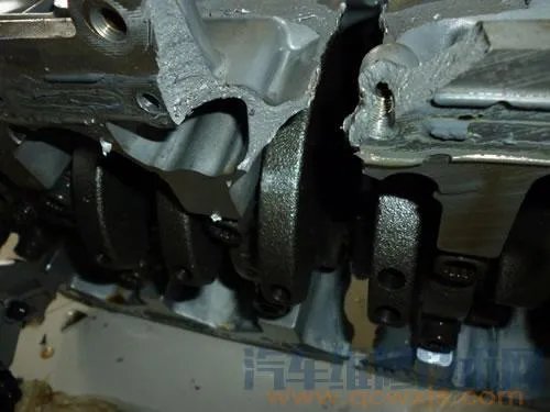 汽车爆缸是什么意思 汽车爆缸怎么办