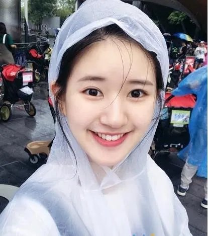 赵露思八卦与个人资料:当年好多人看上赵露思