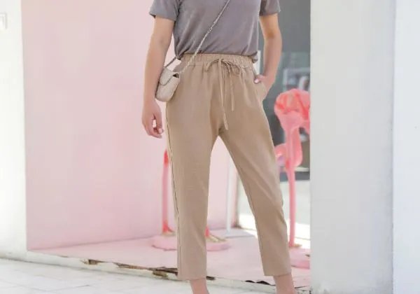 米色裤子搭配