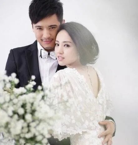 义渠王高云翔董璇结婚照甜蜜幸福 近日喜当爹与妻子恩爱如初