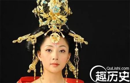 杨玉环的风流韵事：毫不避讳亲自给安禄山洗澡