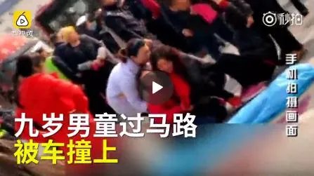 如何看待成都“男童生日前夕被撞亡,女司机跪地磕头道歉”的行为?