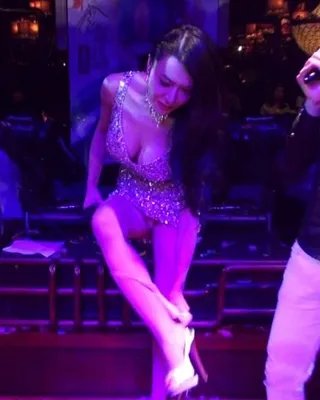 龚玥菲大尺度脱内裤秀曝光 揭三线女星忍辱上位