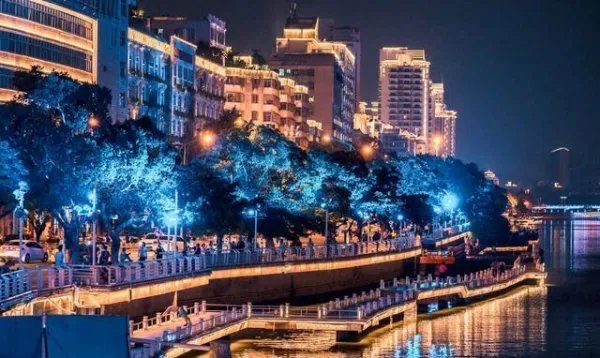 有惊鸿般的夜景,三亚海天盛筵港真的美女如云吗?