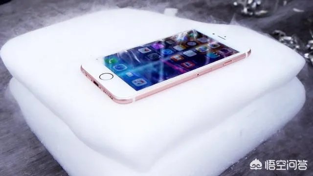 如果在外面时，你的苹果手机被冻关机了，你该怎么办？