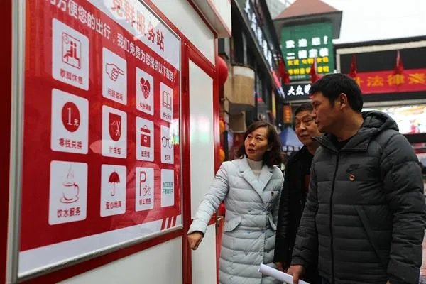 78岁老人为市民义务指路8年，手机导航对人民出行有哪些利弊?