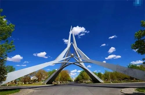 酒泉卫星发射中心的五月天 彰显美景和科技的相互融合