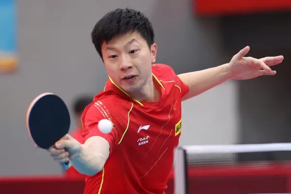 东京奥运乒乓球比赛不许手触球台或吹球,这个规定合理吗?