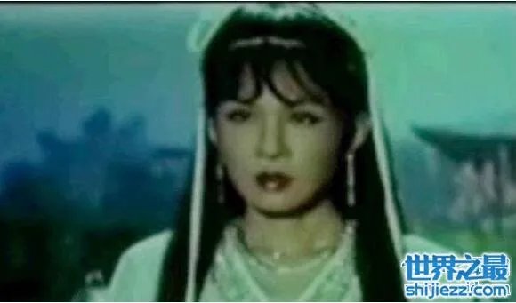 西门大妈杨钧钧年轻照美呆了，跟现在的模样判若两人 