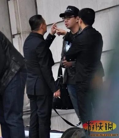 私粪与公粪微博骂战  盘点被周立波骂过的明星