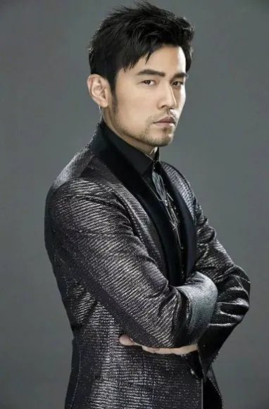 有哪些明星公布恋情的时候，微博崩了？