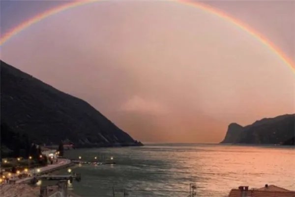 2020十大网络流行歌曲：没有人永远年轻，但永远有人年轻