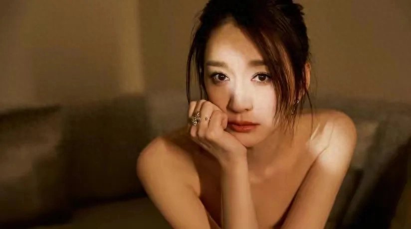 内地明星囚禁事件曝光：李小冉背后的黑暗真相！ 