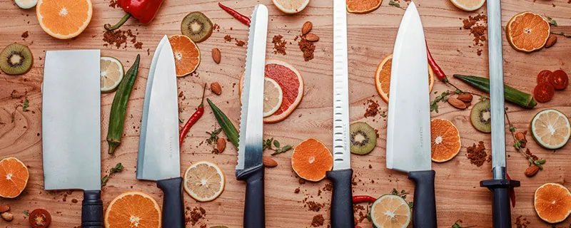 梦见被人拿刀追是什么意思 梦到被人拿刀追有什么预兆