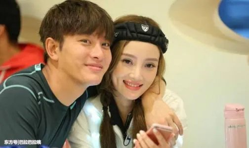 贾乃亮李小璐近日情况离了么 李小璐承认二胎预产期大肚照快生了