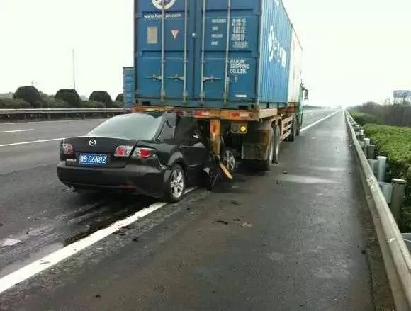晋中灵石发生重大车祸，现场情况如何？