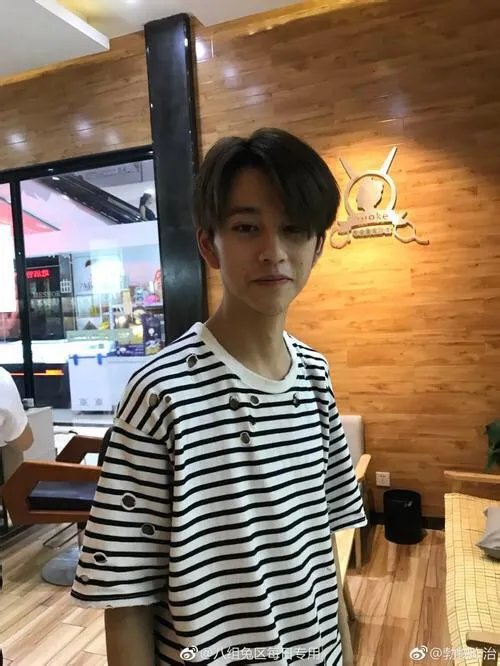 “我只会吹头”小哥火速走红，理发店小哥的正确打开方式应该是什么样子？