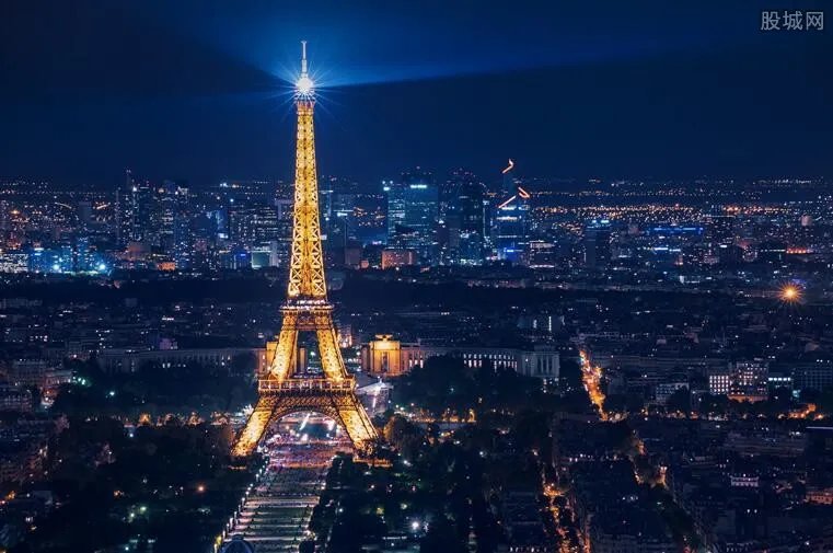 法国80万人大罢工 和退休制度改革有关