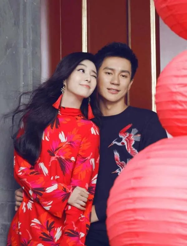 有哪些明星公布恋情的时候，微博崩了？