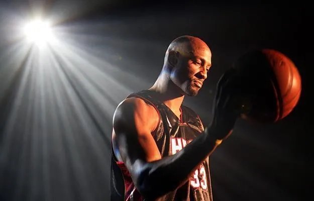 阿朗佐·莫宁是个什么样的球员？跟四大中锋相比是不是不遑多让？