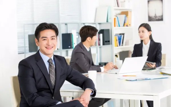 广告圈有一句人人皆知的话“不做总统，就做广告人”，为什么会这么说呢？