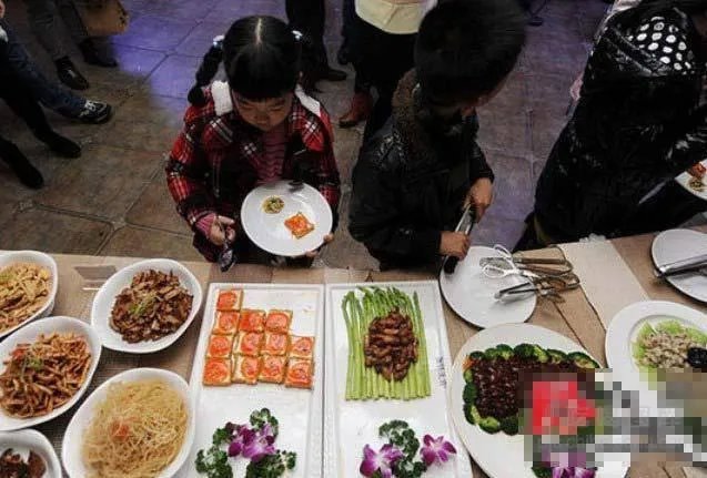 浙江诸暨一对新人办婚宴连上28道素菜，每桌2000元，你能接受婚宴吃素吗？